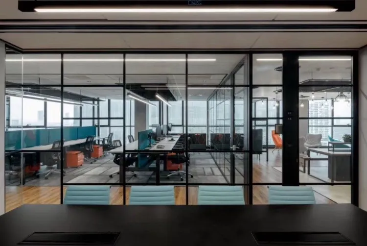 Workplace Ergonomics with Vaka standing desk from China supplier