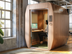 Wall-mounted sit-stand desk in the office pod 02 -Vakadesk