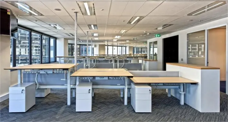 Ergonomic height adjustable sit-to-stand desk projects -Vakadesk 2 (2)