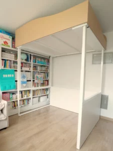 Volex lifting loft bed create a cozy spot in compact single apartment